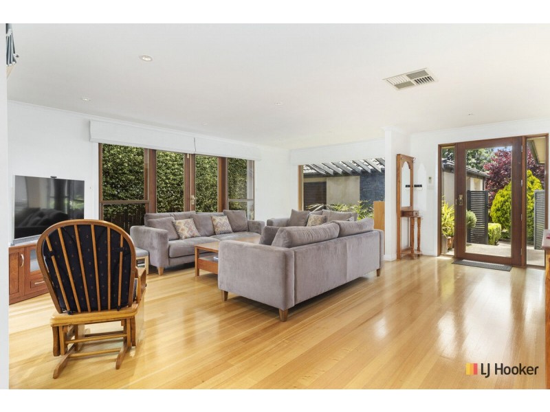 11 Macalister Crescent, Curtin ACT 2605