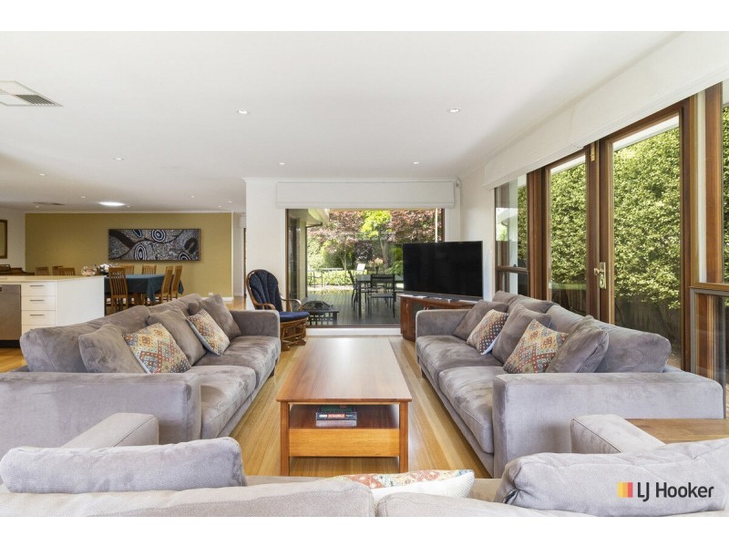 11 Macalister Crescent, Curtin ACT 2605