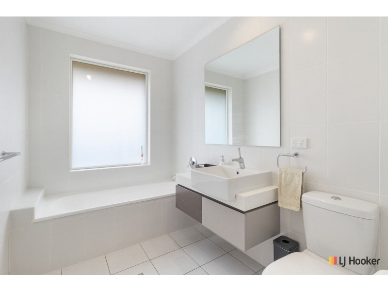 11 Macalister Crescent, Curtin ACT 2605