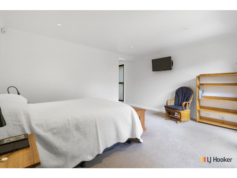 11 Macalister Crescent, Curtin ACT 2605