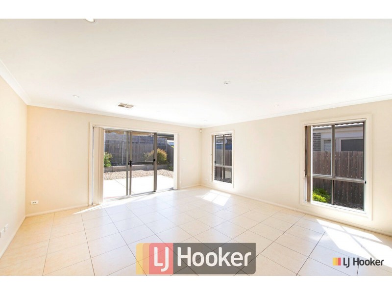 11 Salisbury Street, Casey ACT 2913