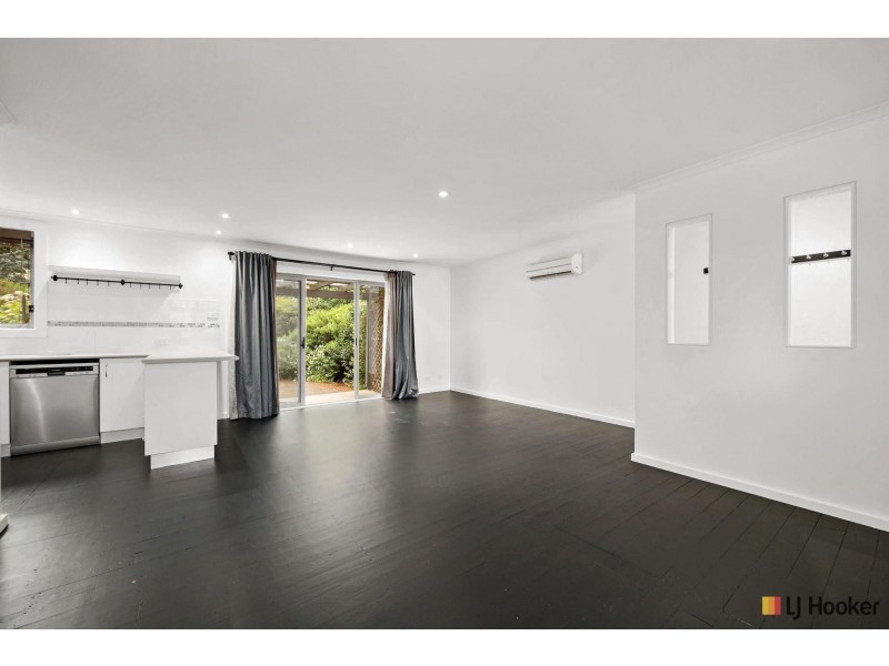 12 De Mestre Place, Holt ACT 2615