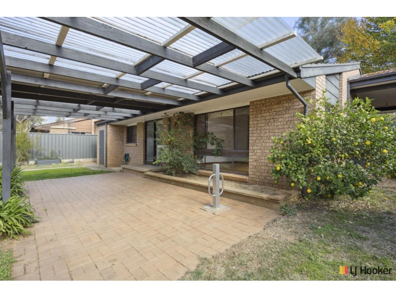 9 Piguenit Close, Lyneham ACT 2602