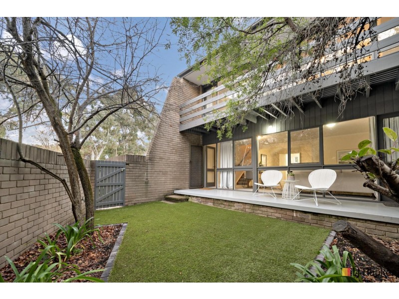 4 McMinn Close, Swinger Hill ACT 2606