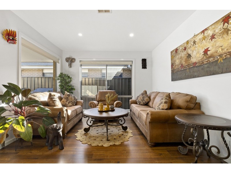 14 Zealie Bend, Googong NSW 2620