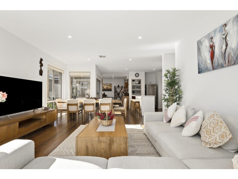 14 Zealie Bend, Googong NSW 2620