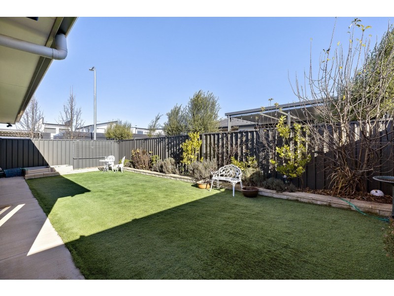14 Zealie Bend, Googong NSW 2620