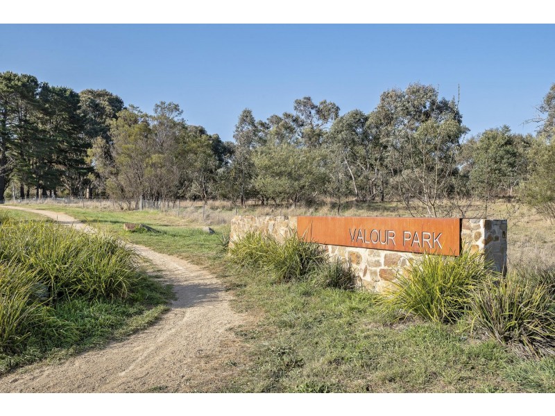 4 Phillipa Weeks Street, Watson ACT 2602