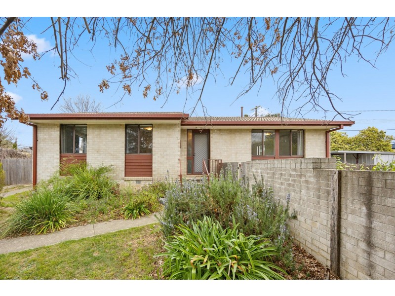 4 Hepburn Place, Kambah ACT 2902