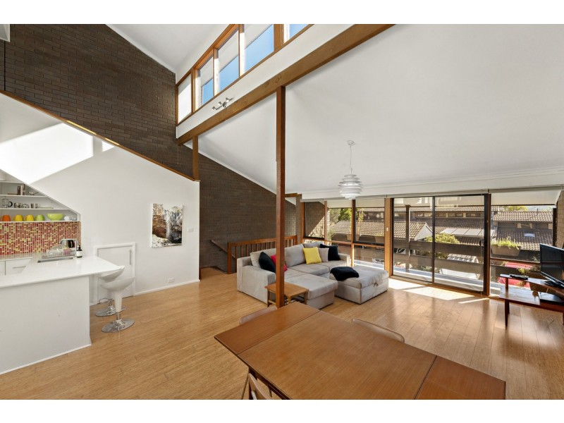 76 Barnet Close, Phillip ACT 2606