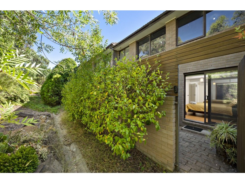 76 Barnet Close, Phillip ACT 2606