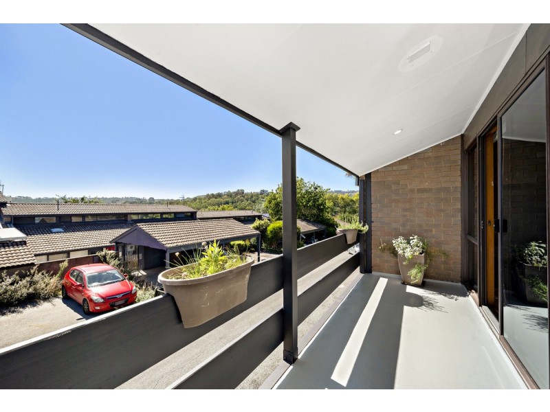 76 Barnet Close, Phillip ACT 2606