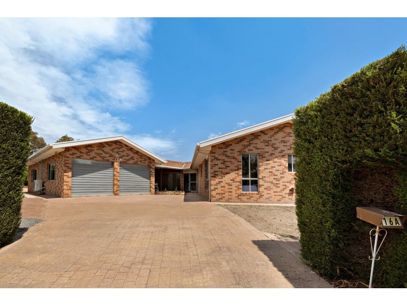 16 Mollee Crescent, Isabella Plains ACT 2905
