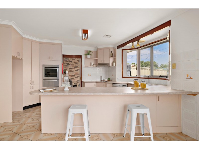 16 Mollee Crescent, Isabella Plains ACT 2905