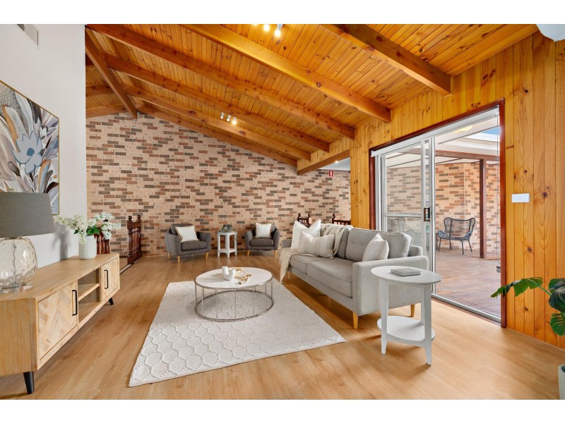 16 Mollee Crescent, Isabella Plains ACT 2905