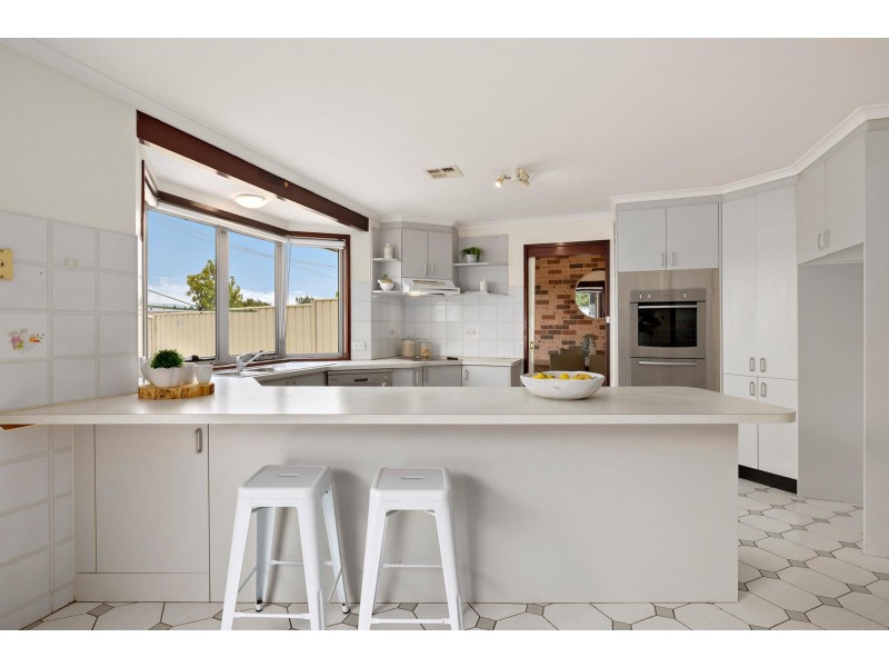 16 Mollee Crescent, Isabella Plains ACT 2905