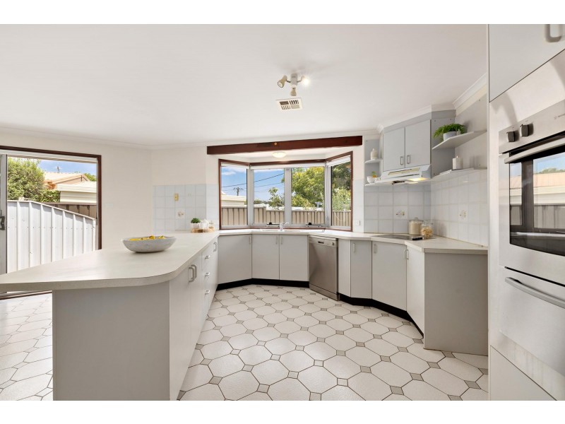 16 Mollee Crescent, Isabella Plains ACT 2905