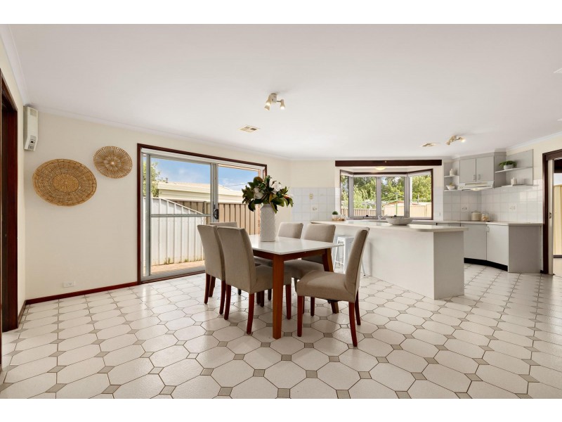 16 Mollee Crescent, Isabella Plains ACT 2905