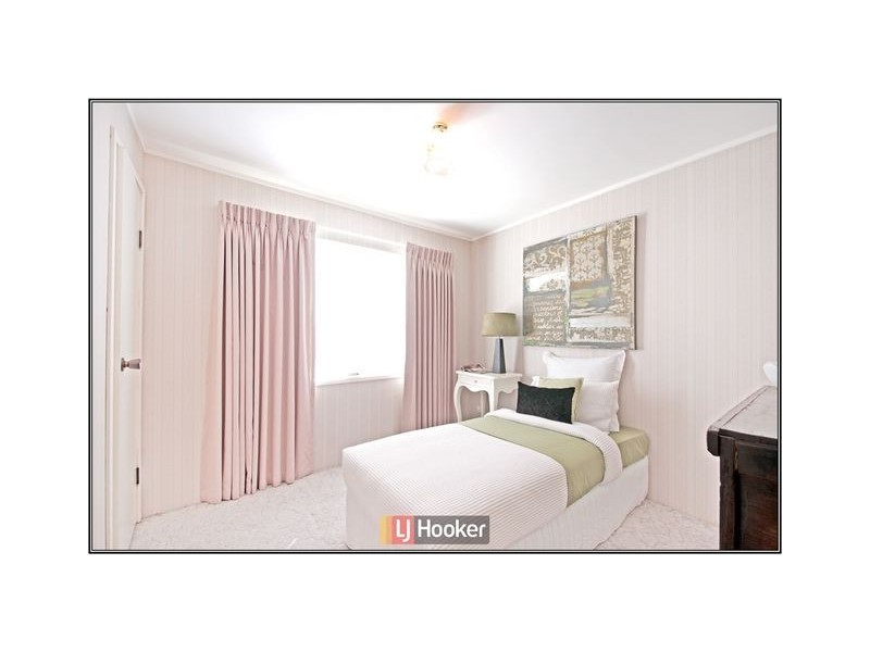 8 Conifer Avenue, Symonston ACT 2609