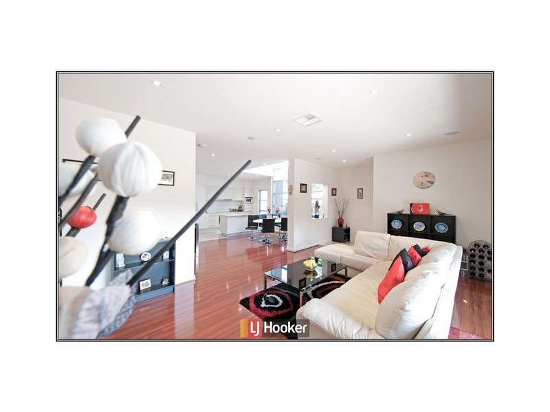 2/3 Owen Crescent, Lyneham ACT 2602