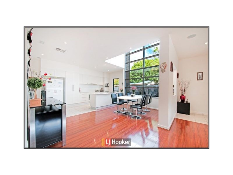 2/3 Owen Crescent, Lyneham ACT 2602