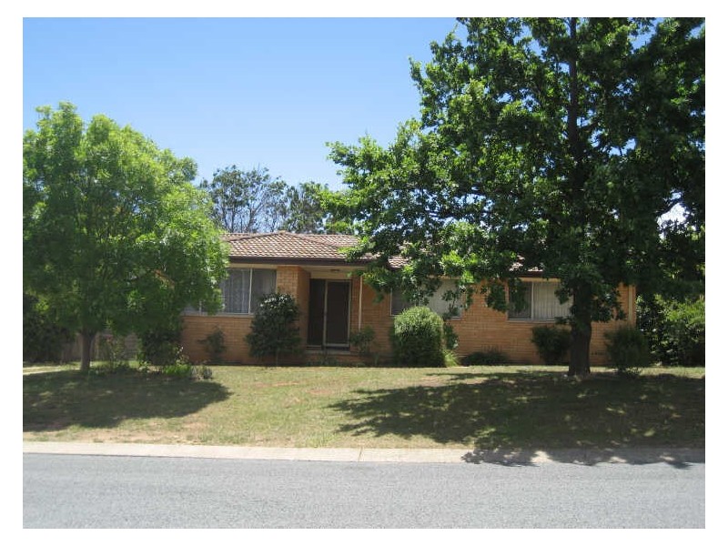 12 Phoenix Place, Giralang ACT 2617