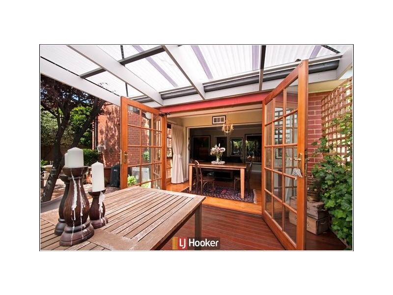 82 Cowper Street, Dickson ACT 2602