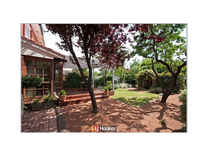 82 Cowper Street, Dickson ACT 2602