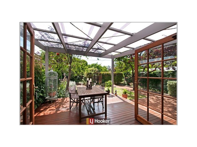 82 Cowper Street, Dickson ACT 2602