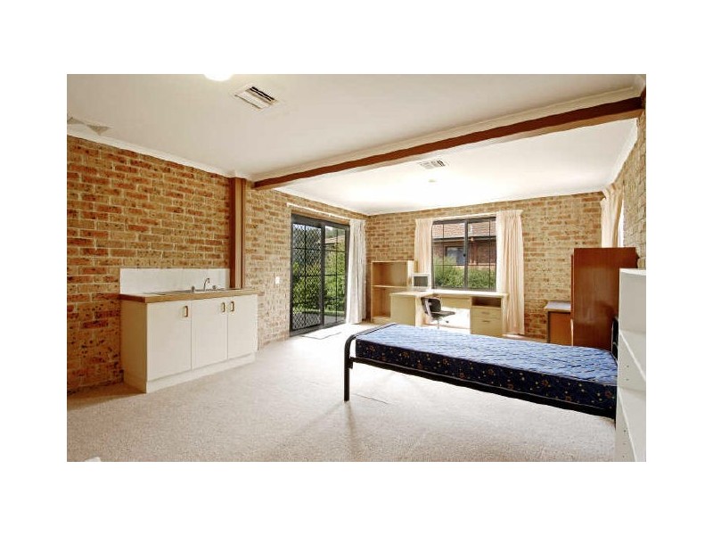 6 Claxton Crescent, Lyneham ACT 2602