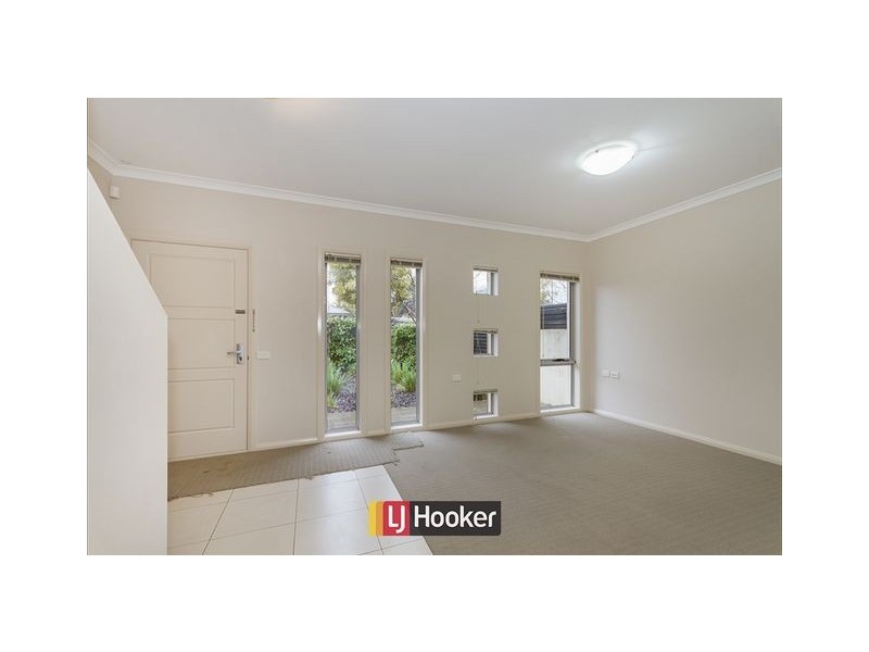 2/7 Collicott Circuit, Macquarie ACT 2614