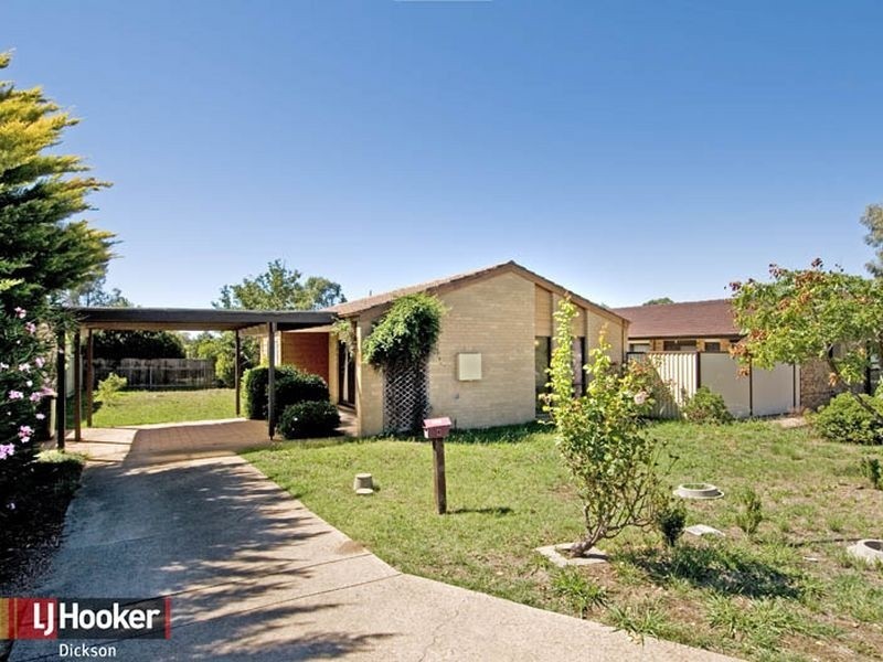 4 McGhie Place, Latham ACT 2615