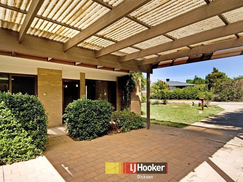 4 McGhie Place, Latham ACT 2615