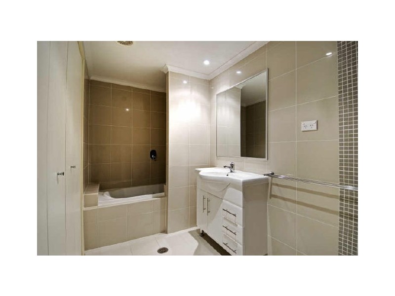 9/108 Athllon Drive, Greenway ACT 2900