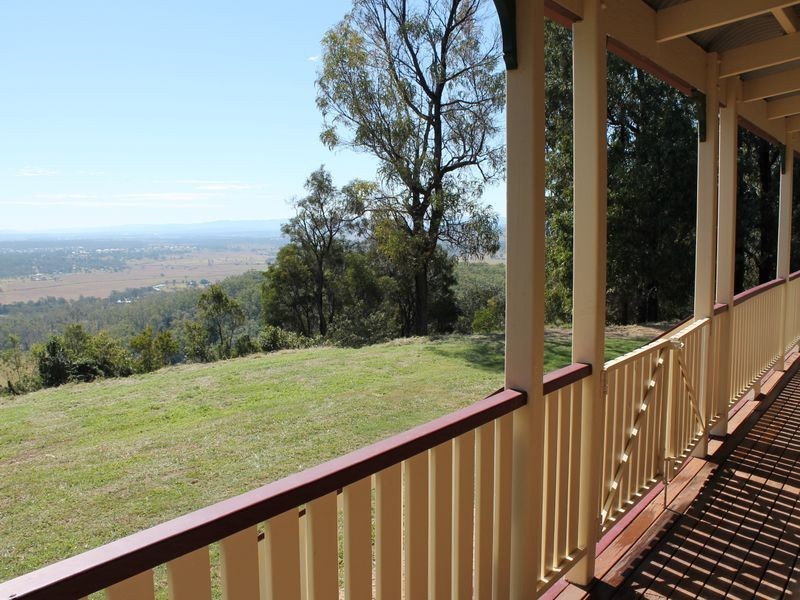 15 Philip Court, Summerholm QLD 4341