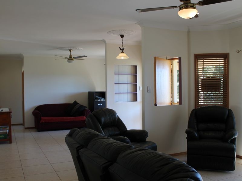 15 Philip Court, Summerholm QLD 4341