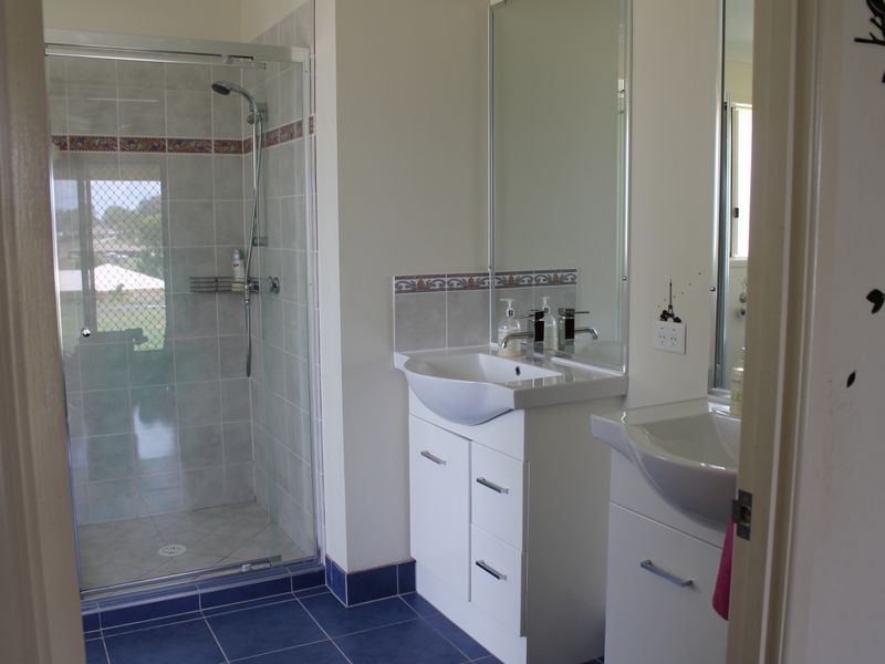 75 Fairway Drive, Kensington Grove QLD 4341