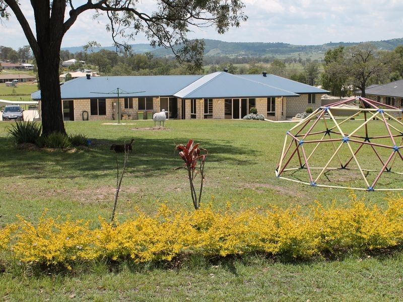 75 Fairway Drive, Kensington Grove QLD 4341