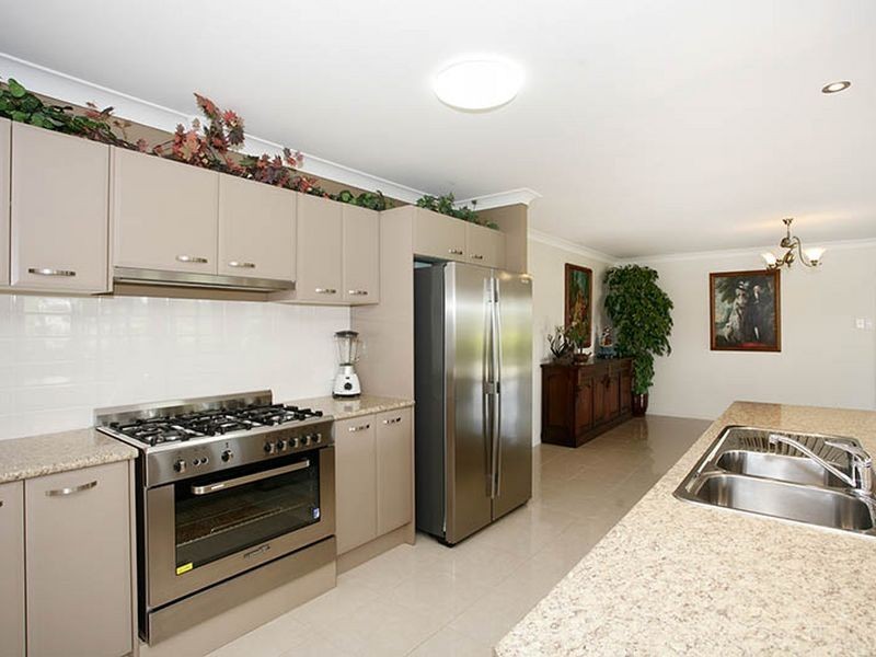 53 Stephenson Crescent, Kensington Grove QLD 4341