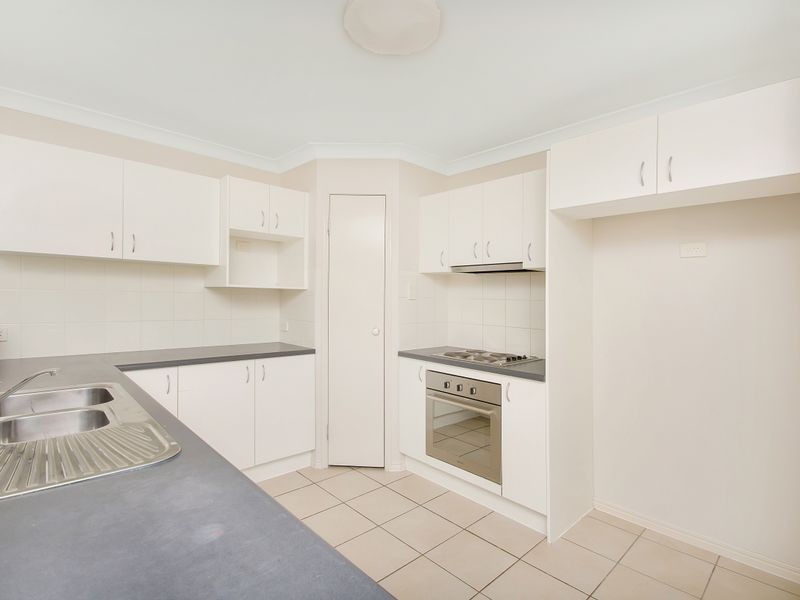 6 Eileen Court, Kensington Grove QLD 4341