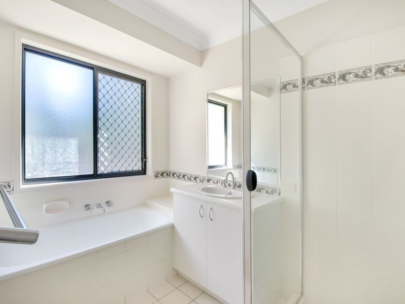 6 Eileen Court, Kensington Grove QLD 4341