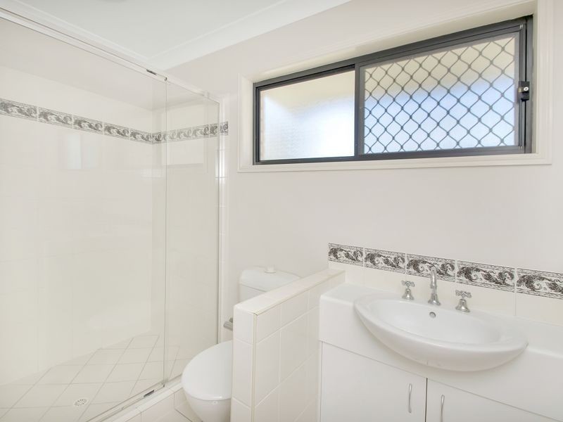 6 Eileen Court, Kensington Grove QLD 4341