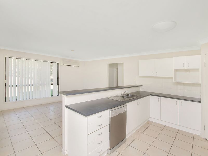 6 Eileen Court, Kensington Grove QLD 4341