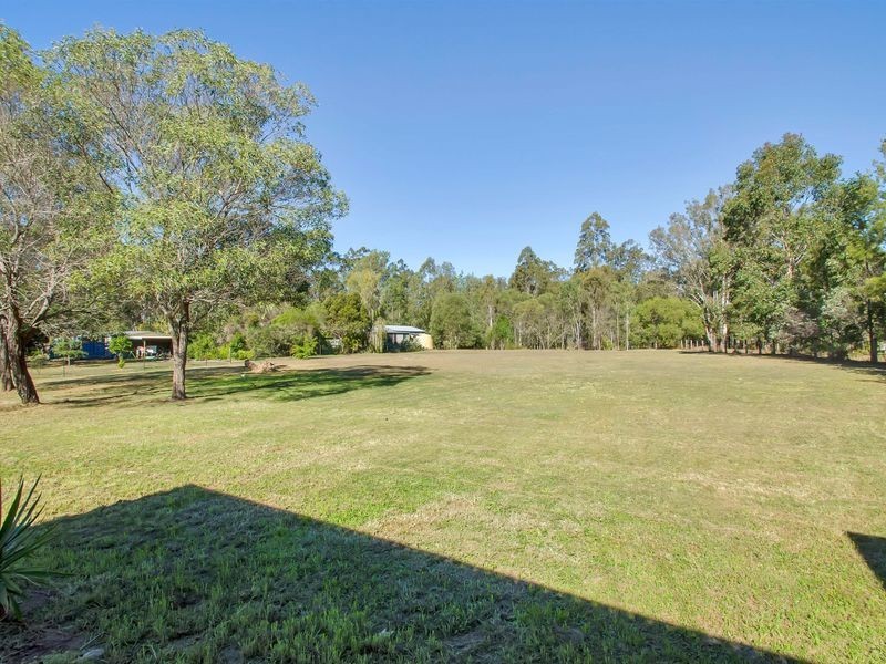 6 Eileen Court, Kensington Grove QLD 4341