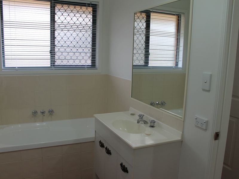 101 Australia II Drive, Kensington Grove QLD 4341