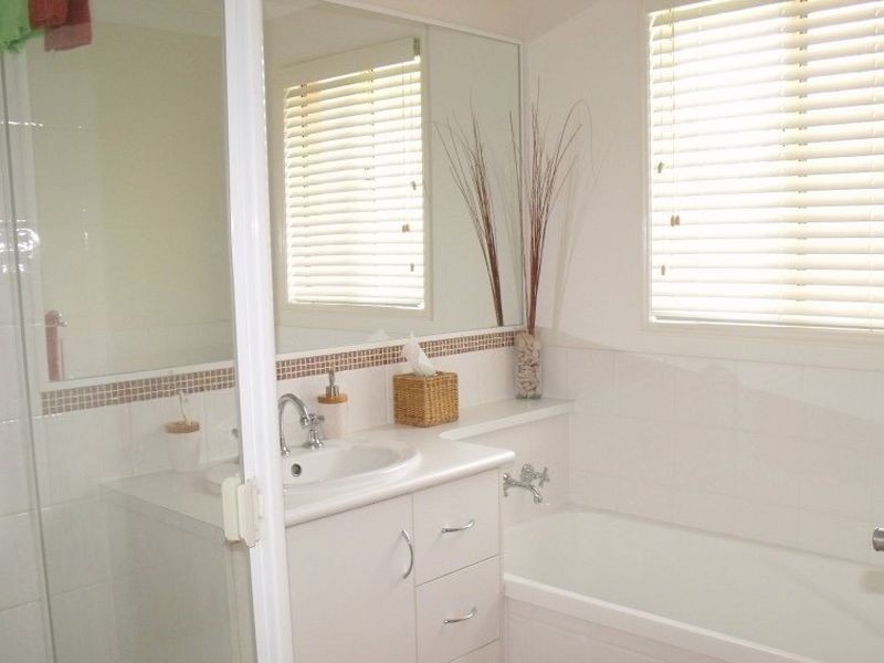 5 Helen Court, Regency Downs QLD 4341