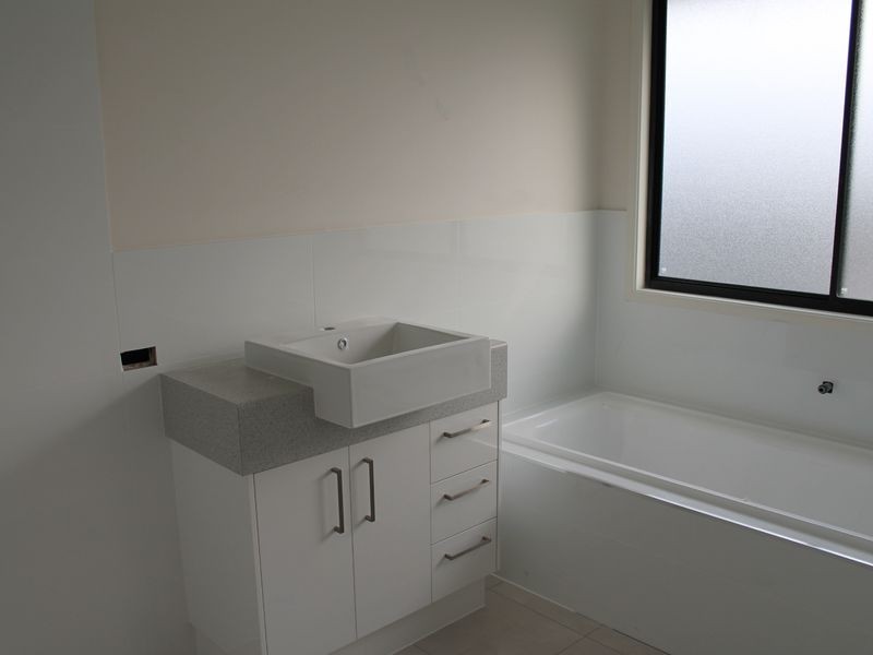 8 George Street, Marburg QLD 4346