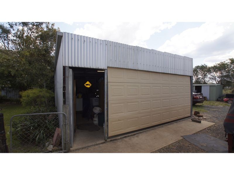 11 Topaz Crescent, Lockyer Waters QLD 4311