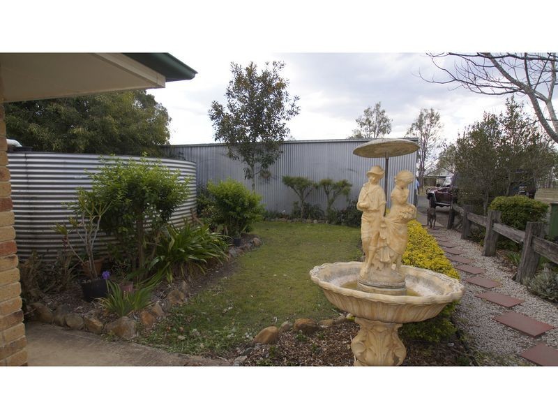 11 Topaz Crescent, Lockyer Waters QLD 4311