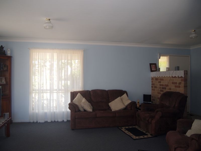 11 Topaz Crescent, Lockyer Waters QLD 4311